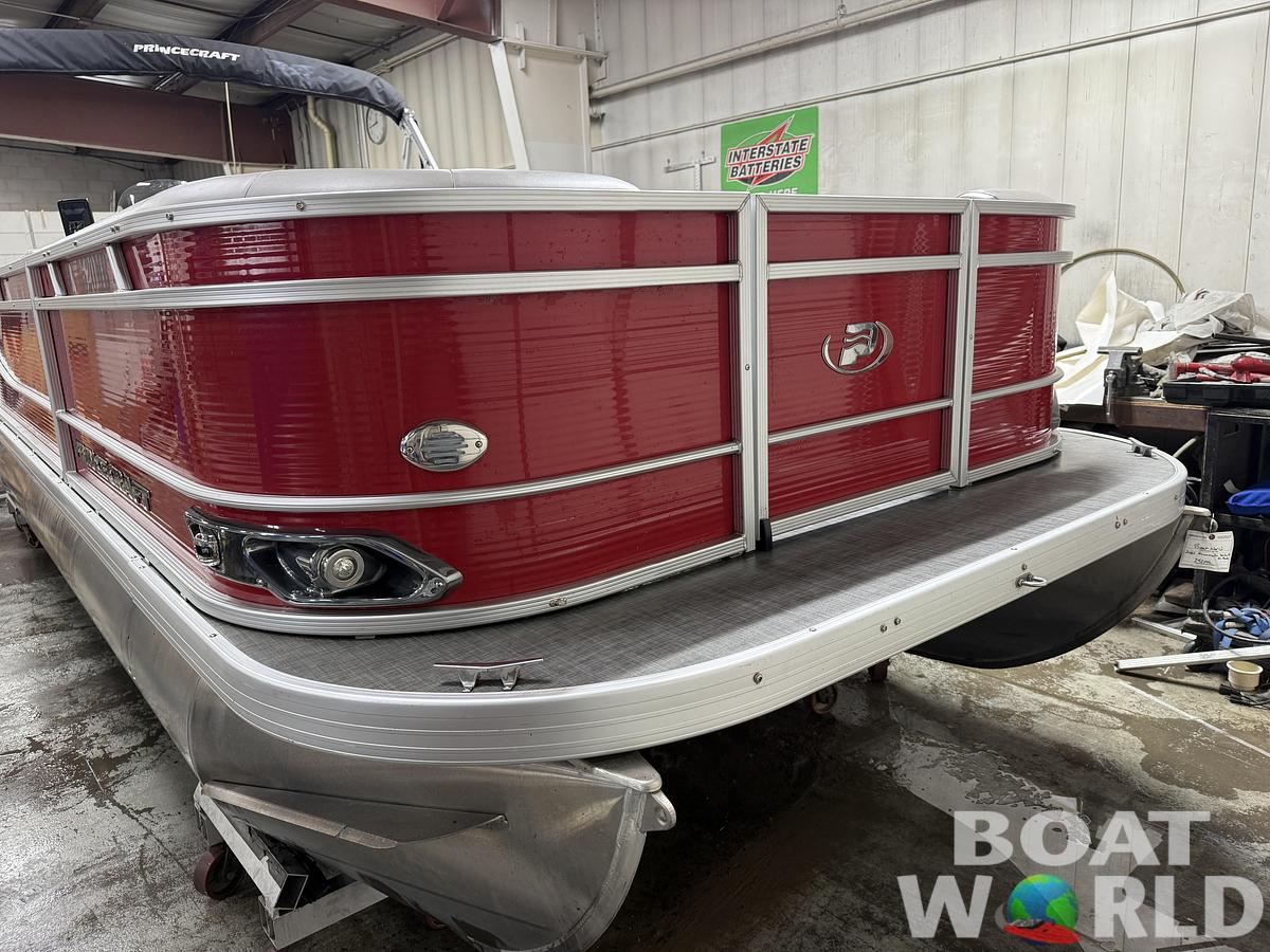Used 2021 Princecraft Vectra 23 RL Dinette Swingback Pontoon & 115HP