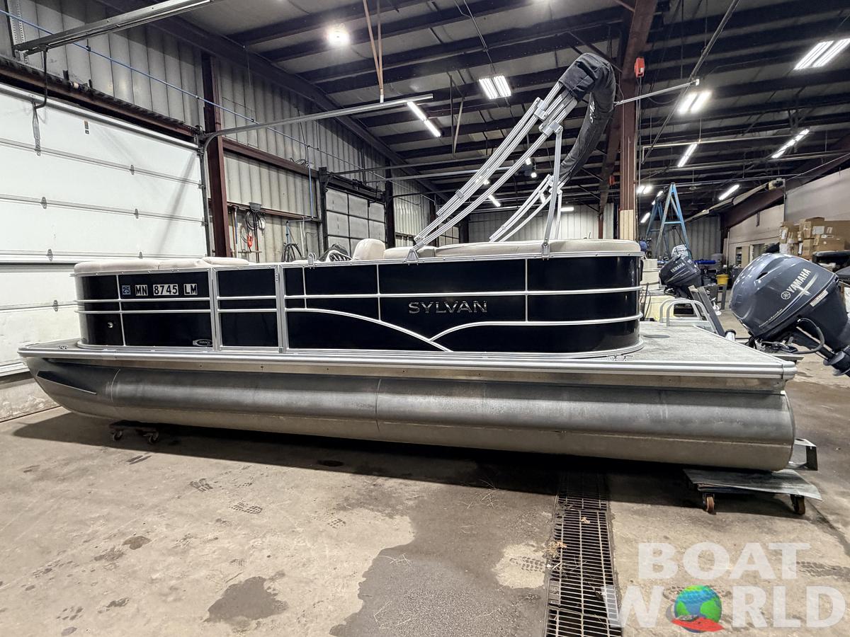 Used 2016 Sylvan Mirage 822 LZ & 50HP Yamaha 4Stroke - $21,995