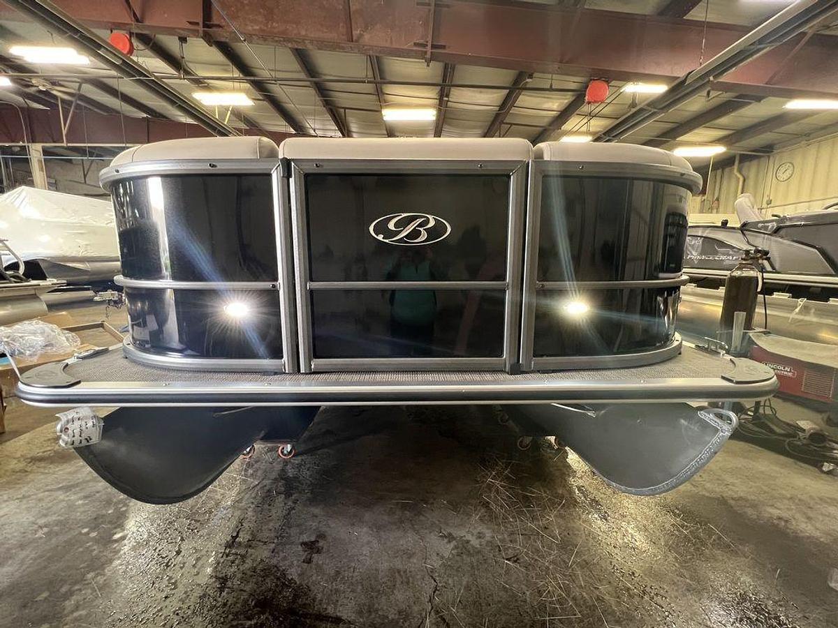 2024 Bentley Pontoons Legacy 200 Navigator Quad Lounge & Honda 4-Stroke EFI