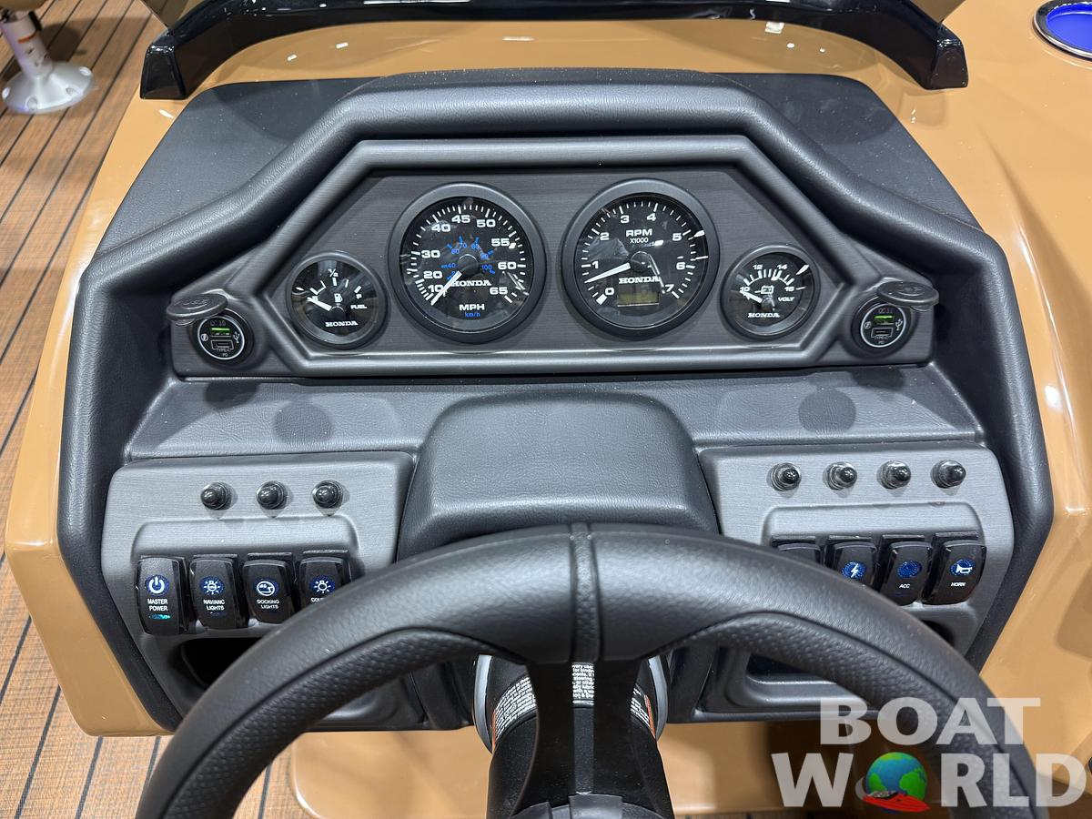 2026 Bentley Legacy 220 Navigator DL Quad Lounge $42995