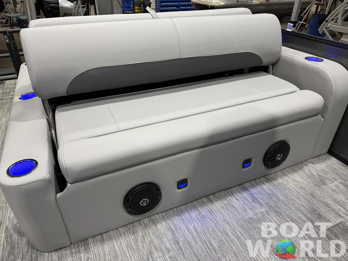 2026 Bentley Pontoons Legacy 220 Swingback 