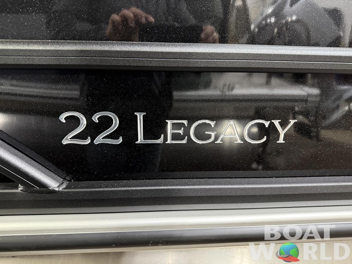 2025 Bentley Pontoons Legacy 223 Swingback Tritoon & Honda 4-Stroke EFI