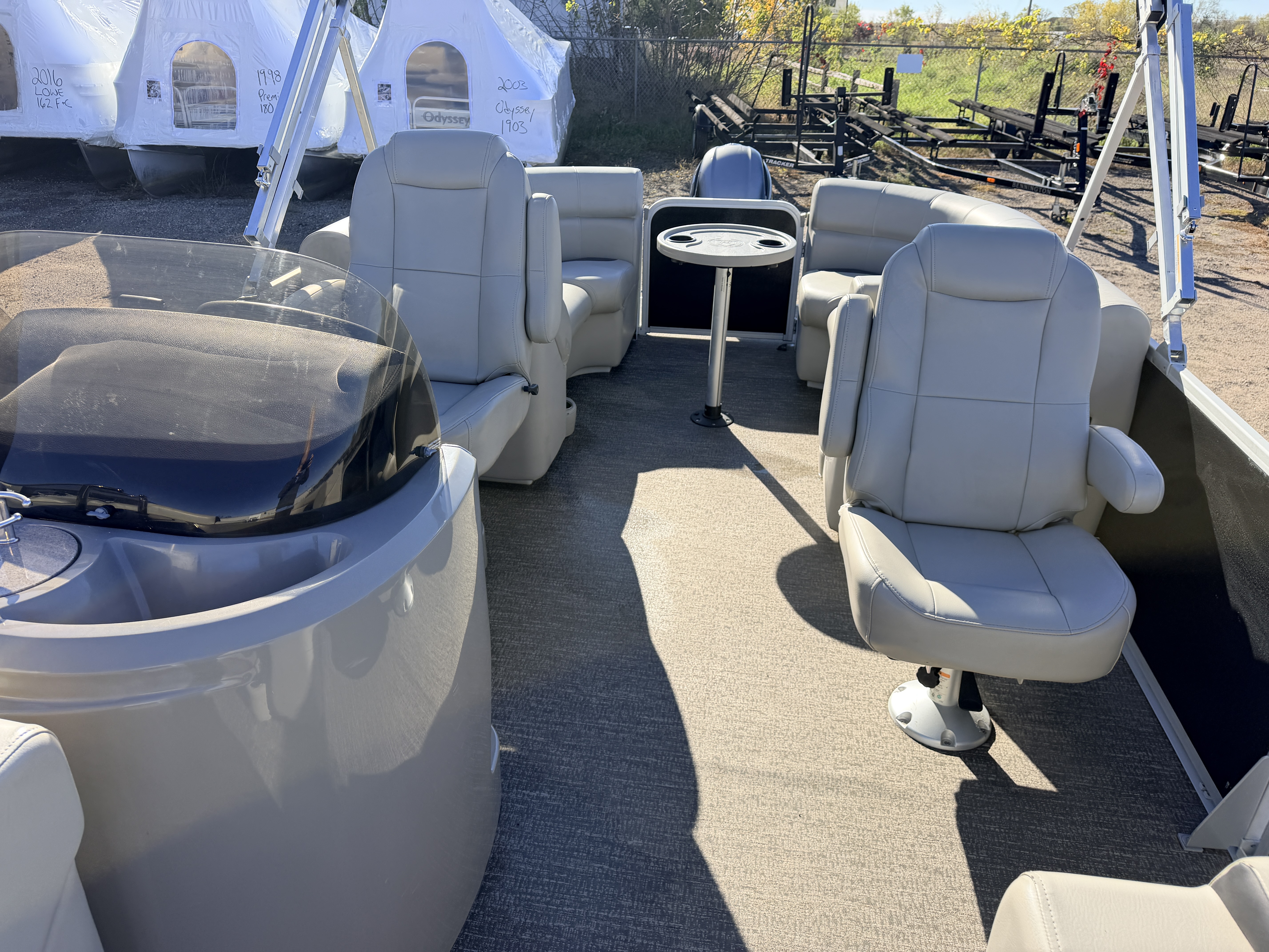 Used 2022 Premier 230 SunSpree RF & 116HP Yamaha 4Stroke -$34,995
