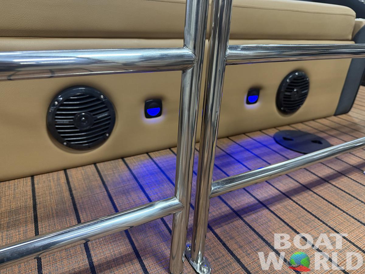 2026 Bentley Pontoons Elite 223 Swingback Tritoon
