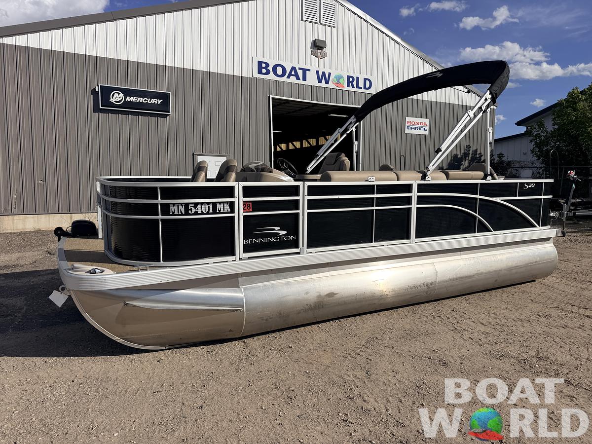 Used 2023 Bennington S20 F & 70HP Suzuki 4Stroke -$27,995