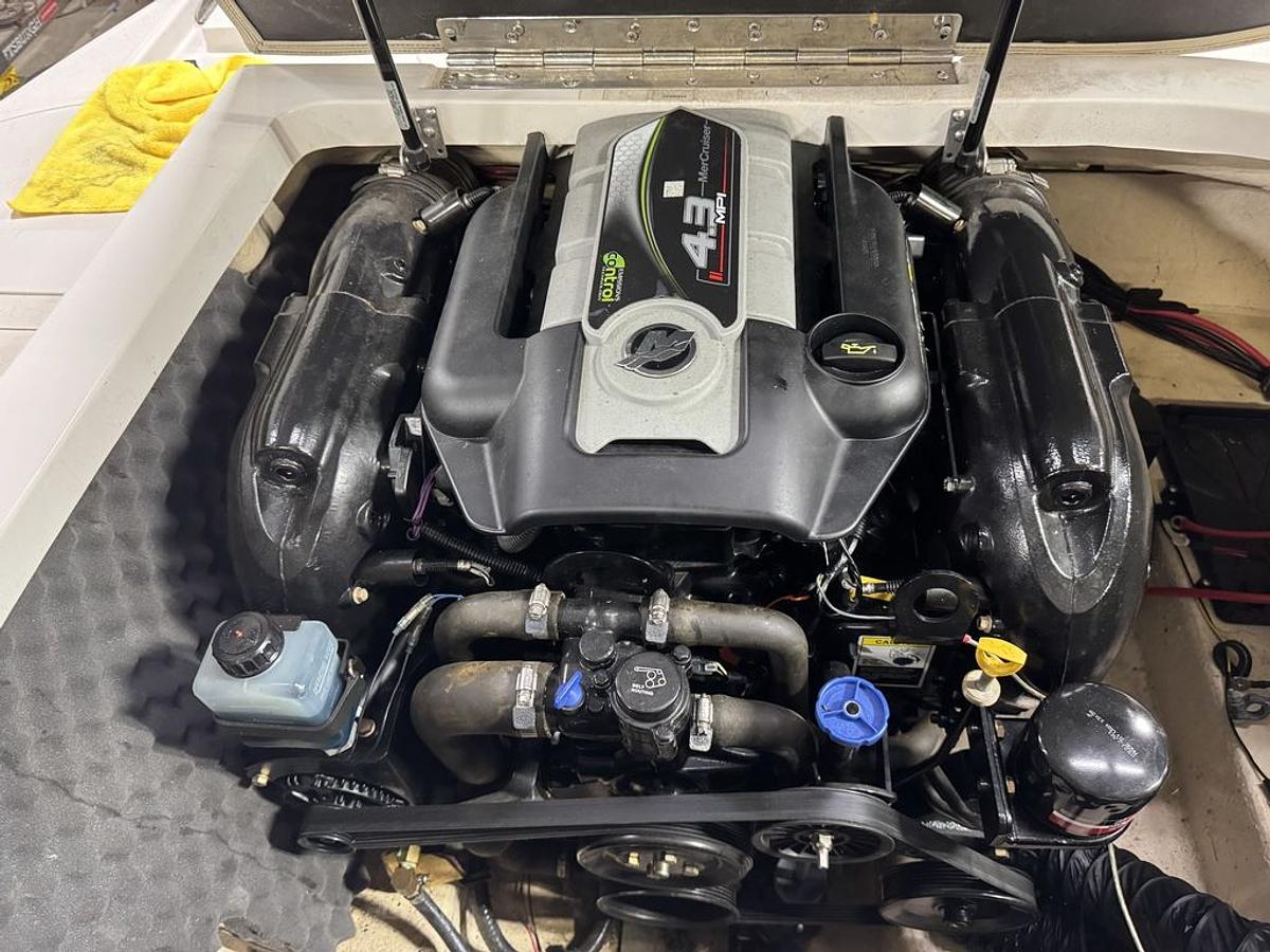 Used 2015 Starcraft Marine Runabout Limited IO 1918 RE I/O