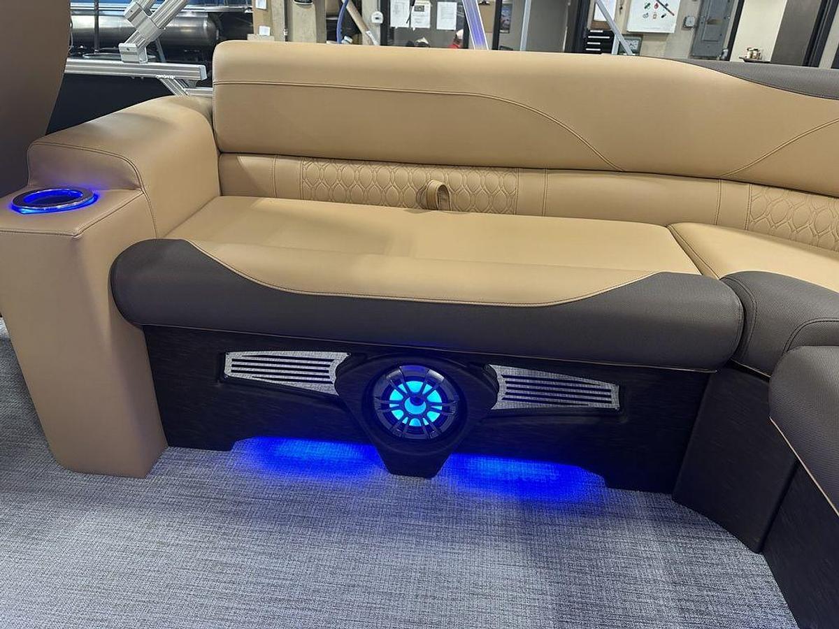 2025 Tahoe Pontoons LTZ 2385 Elite Cruise Windshield Tritoon & Honda 4-Stroke EFI