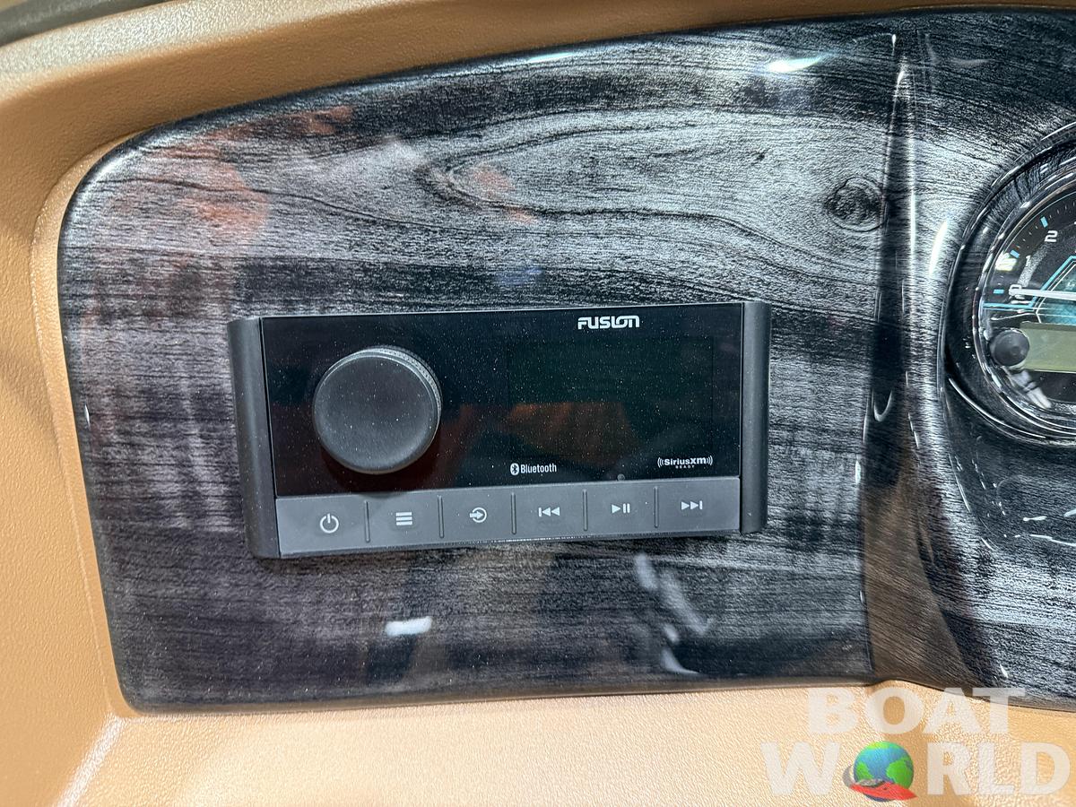 2026 Tahoe Pontoons LTZ 2385 Swingback (VRL) Tritoon