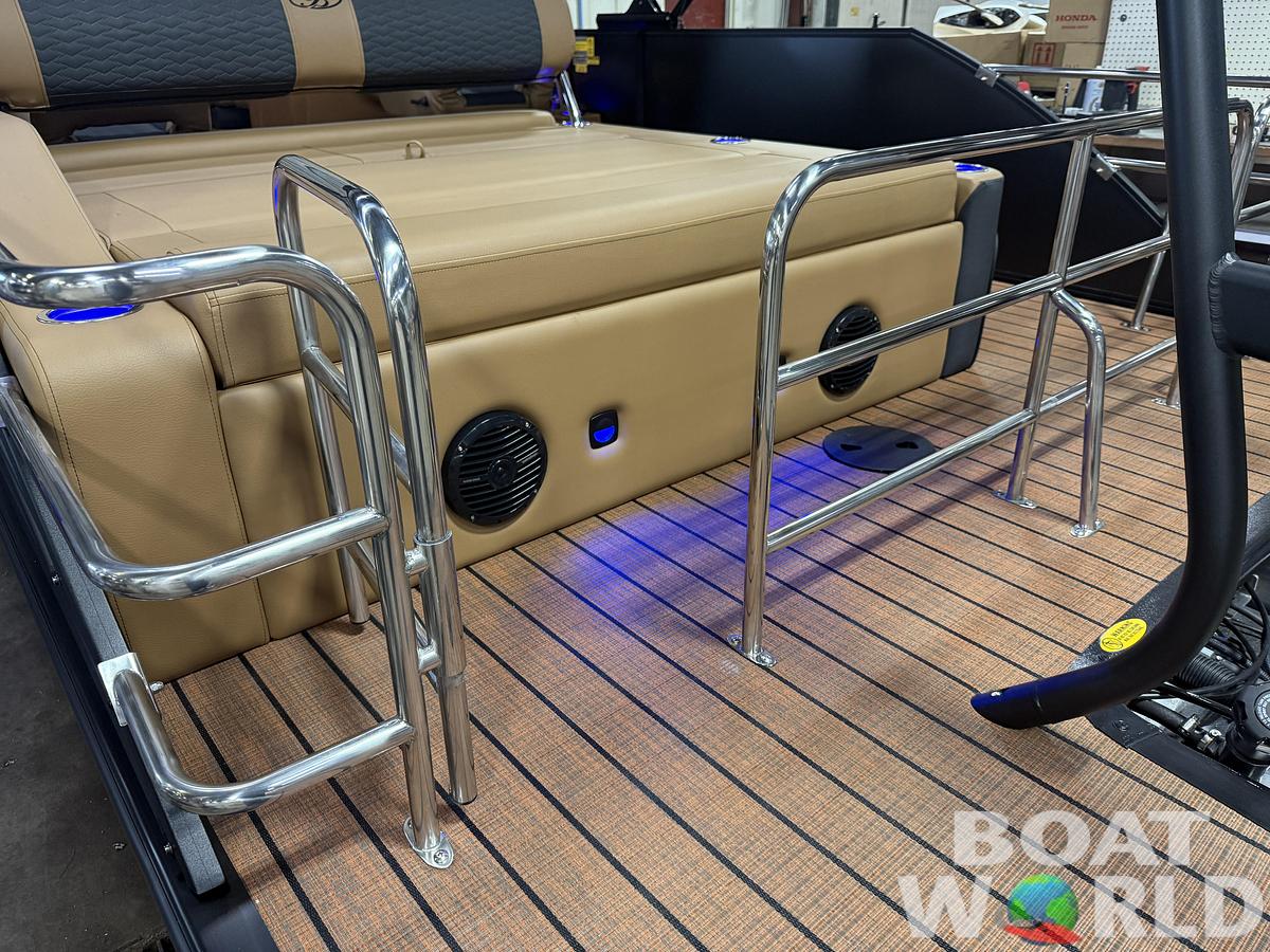 2026 Bentley Pontoons Elite 223 Swingback Tritoon