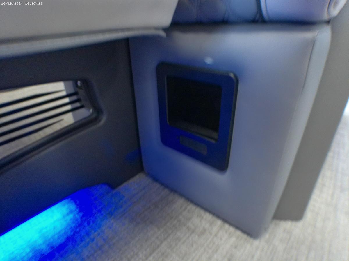 2025 Tahoe Pontoons Cascade 2385 Swingback Tritoon & 225HP 4-Stroke EFI