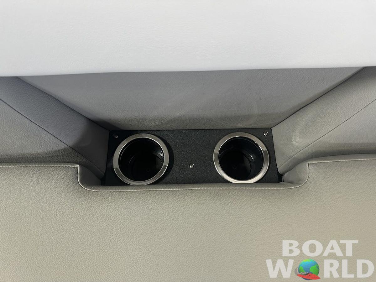 2025 Princecraft Vectra 21 RL Lounge Swingback & Mercury 4-Stroke EFI