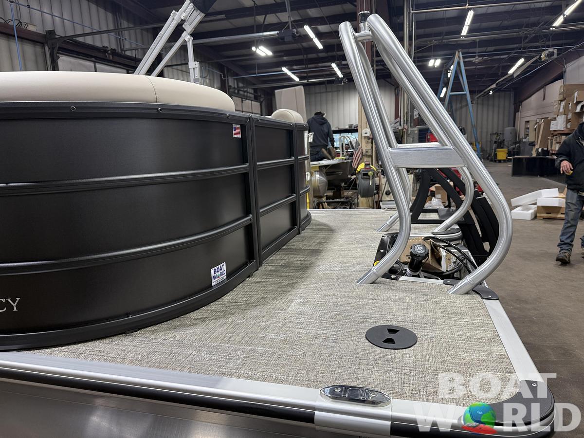 2026 Bentley Pontoons Legacy 223 Navigator Quad Lounge Tritoon