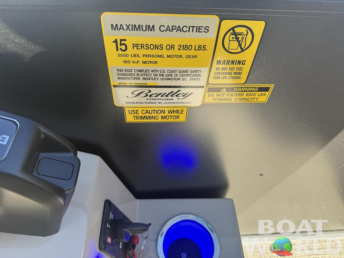 2026 Bentley Pontoons Legacy 220 Navigator DL Quad Lounge