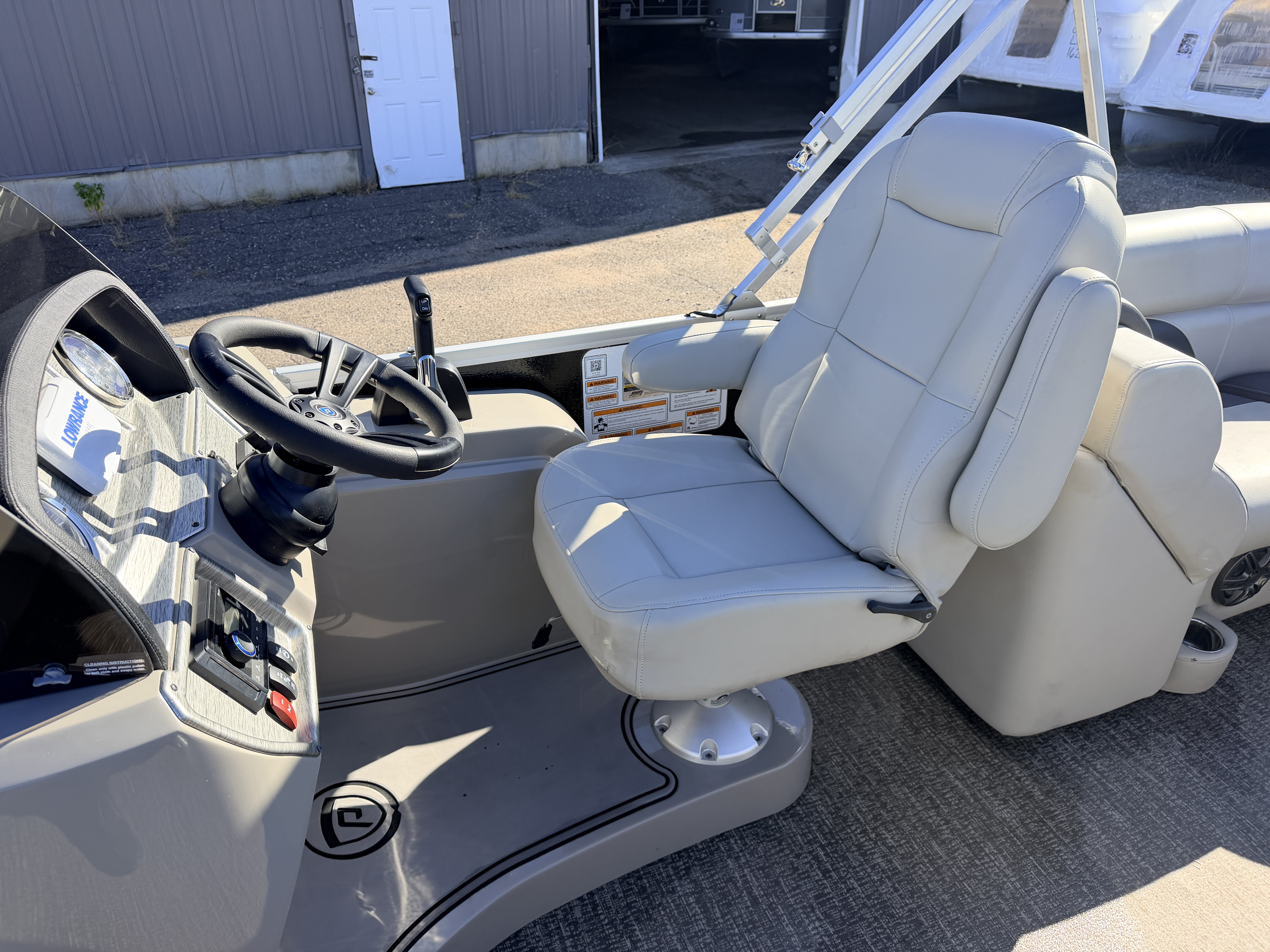 Used 2022 Premier 230 SunSpree RF & 116HP Yamaha 4Stroke -$34,995