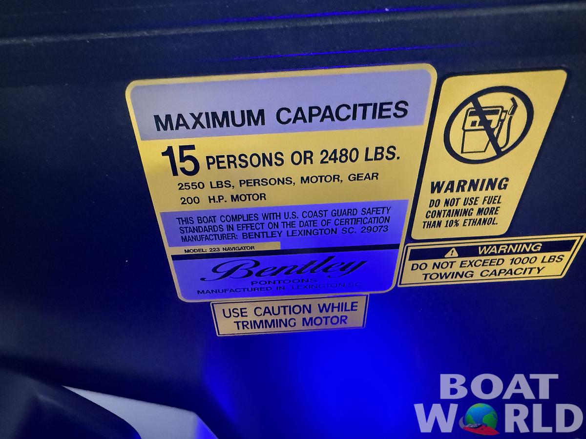 2026 Bentley Pontoons Legacy 223 Navigator Quad Lounge Tritoon 