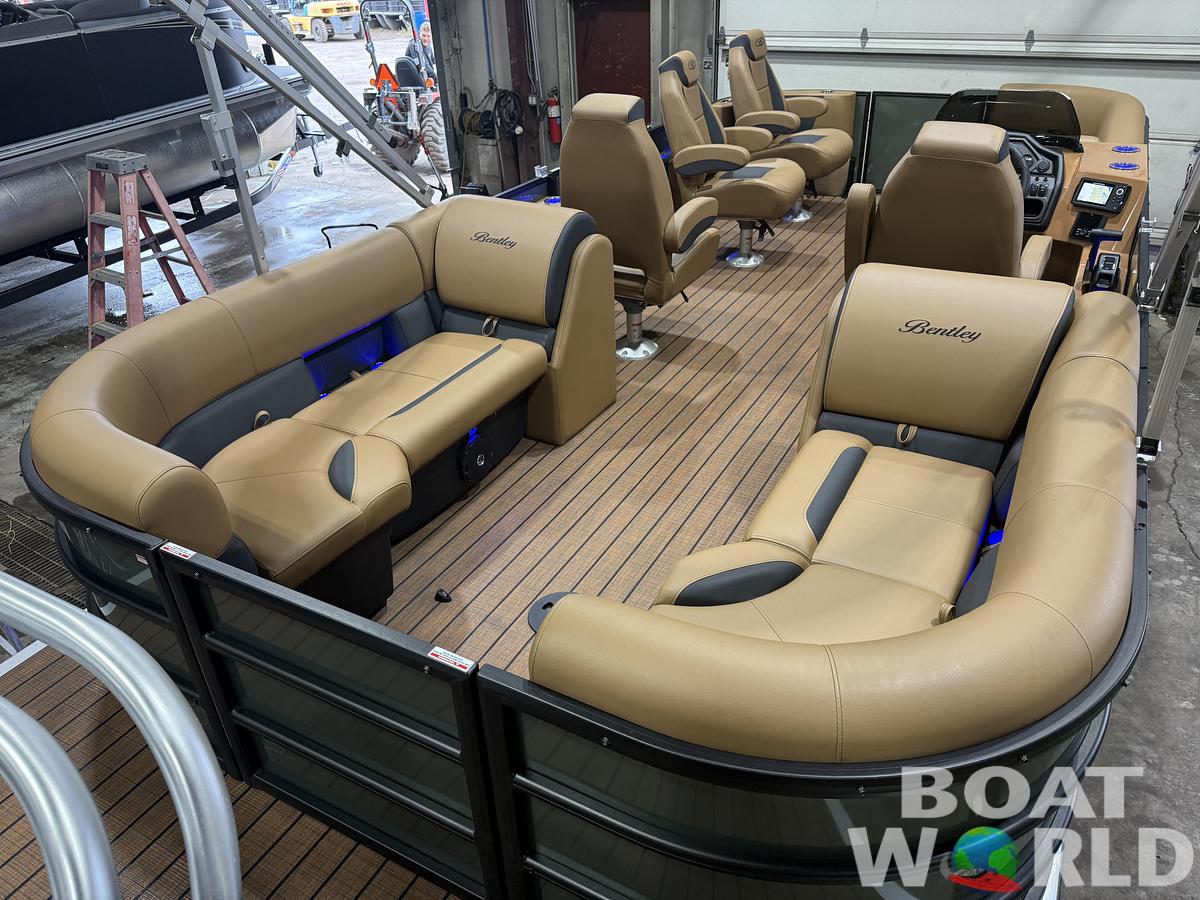 2026 Bentley Legacy 150HP 220 Navigator DL Quad Lounge $49995