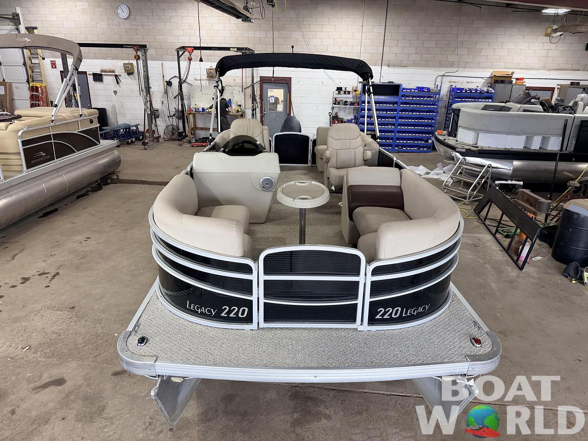 Used 2016 Weeres 220 Legacy & 90HP Yamaha 4Stroke -$19,995