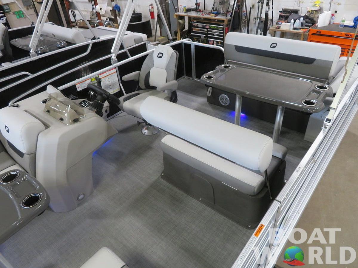 2025 Princecraft Vectra 21 RL Dinette Swingback Pontoon & Mercury 4-Stroke EFI