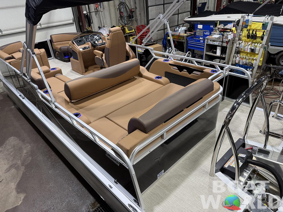 2026 Tahoe Pontoons LTZ 2385 Swingback (VRL) Tritoon