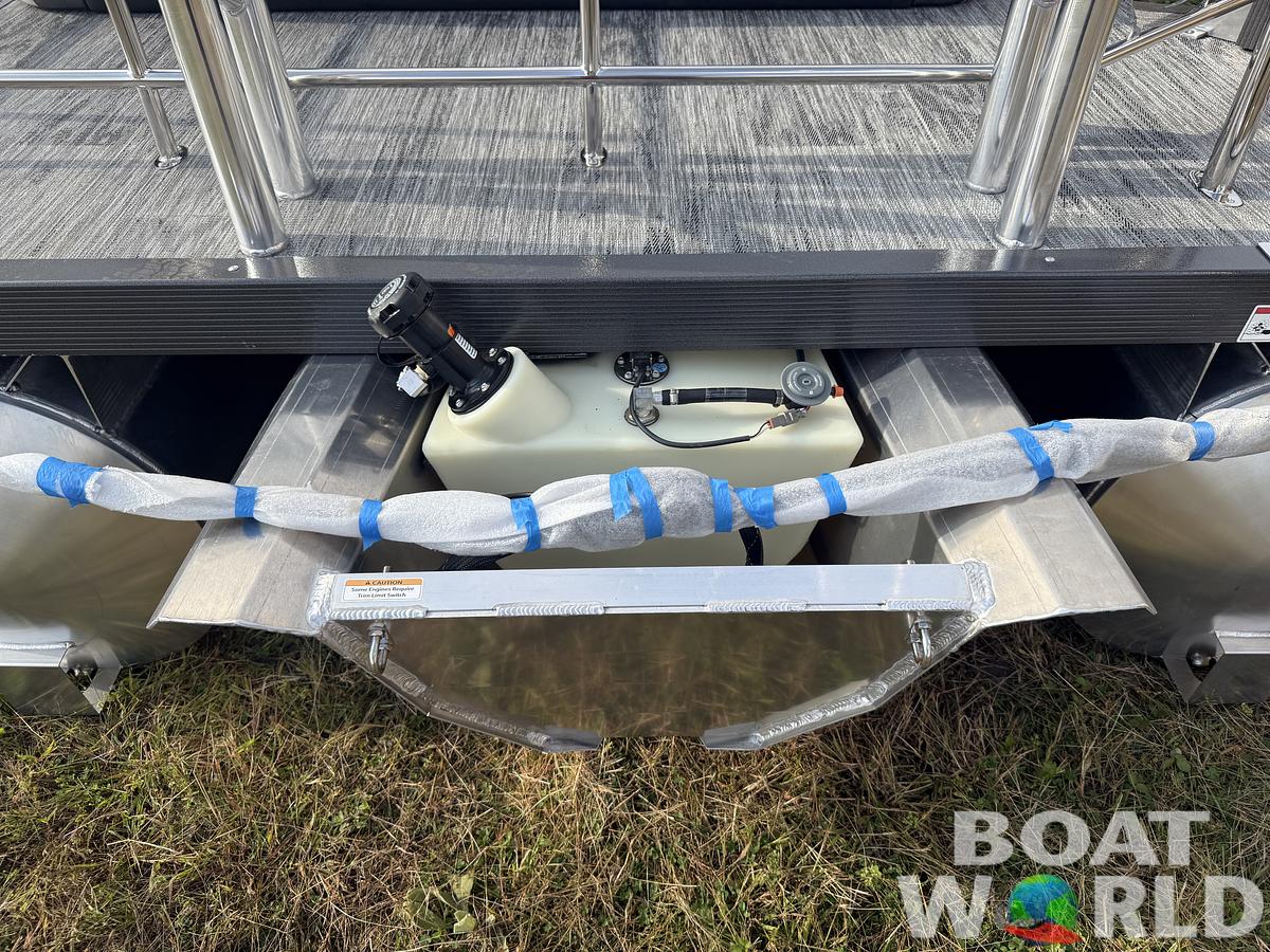 2026 Montego Bay 8522 Swingback Deluxe Pontoon 