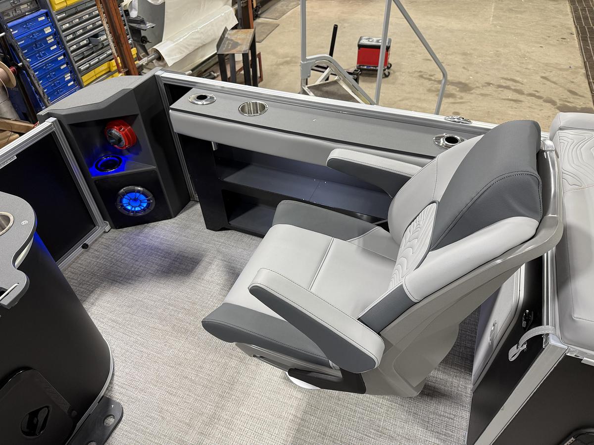 2025 Tahoe Pontoons GEOfish 2385 Rear Fish Tritoon & Honda 4-Stroke EFI