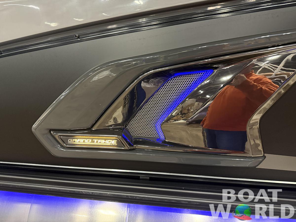 2026 Tahoe Pontoons Grand Tahoe 2585 Elite Windshield Tritoon & Mercury 400HP V10