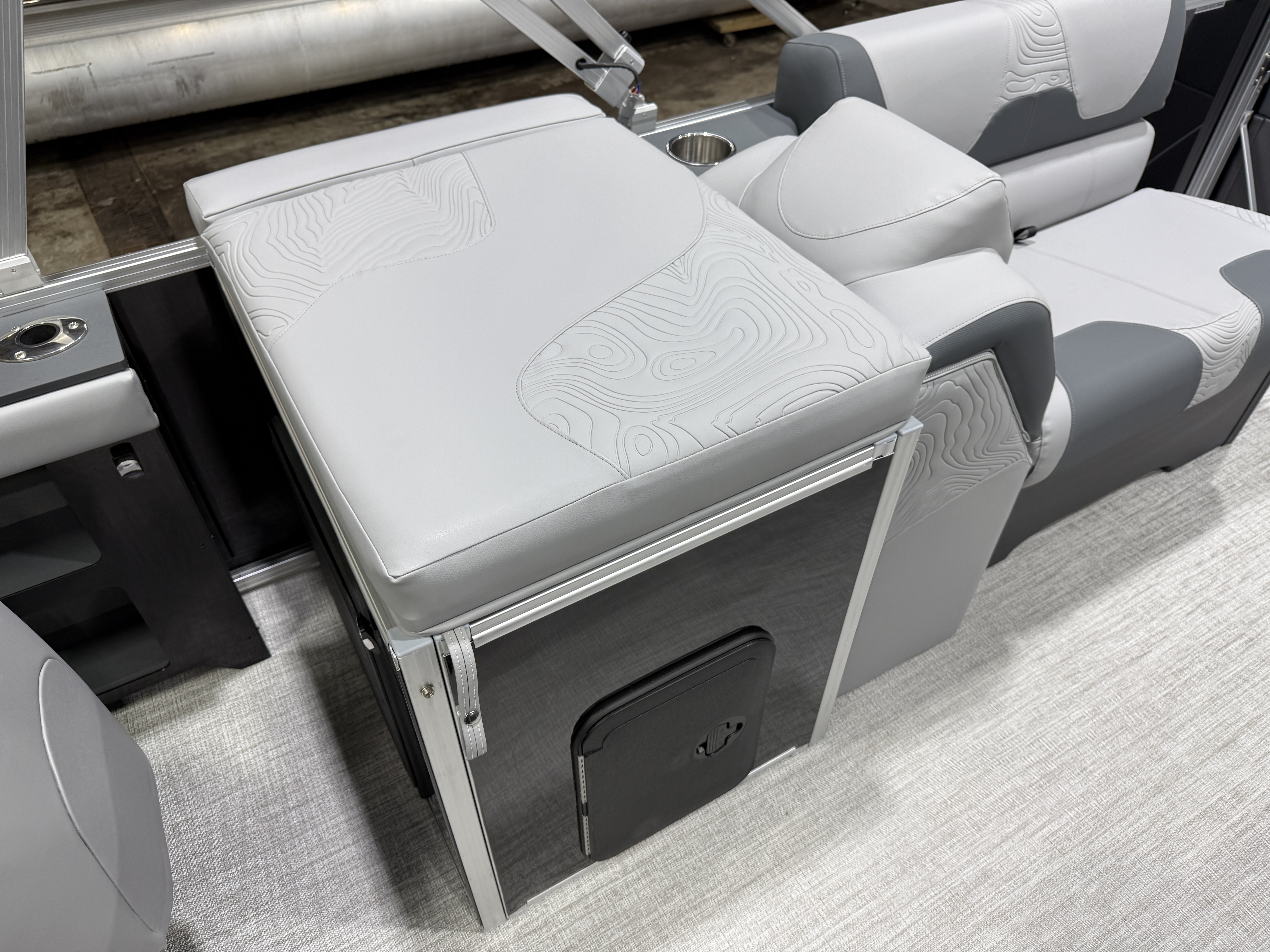 2026 Tahoe Pontoons GEOfish 2385 Rear Fish 