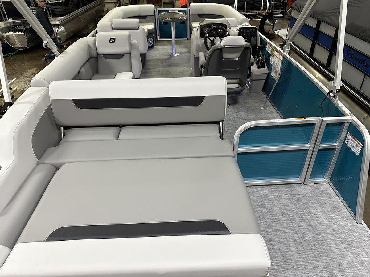 2025 Princecraft Vectra 23 RL Swingback Lounge Pontoon & Mercury 4-Stroke EFI