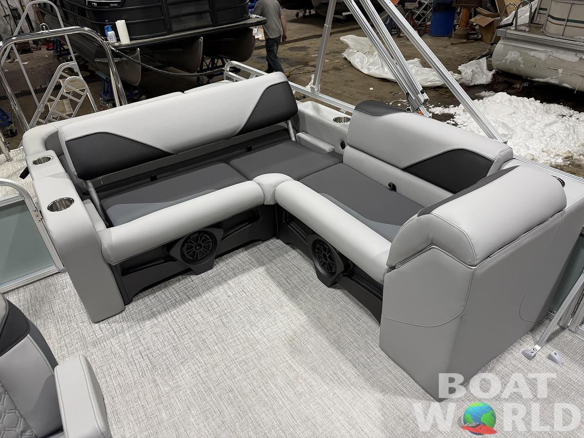 2026 Tahoe Sport VRB 2385 Swingback & 4-Stroke $34995