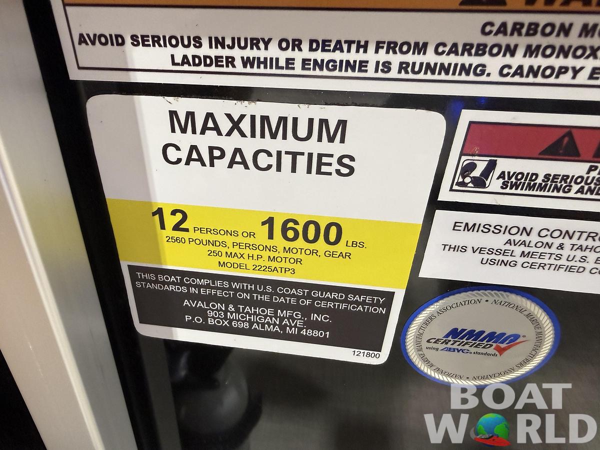 2026 Tahoe Pontoons LTZ 2385 Swingback (VRL) Tritoon