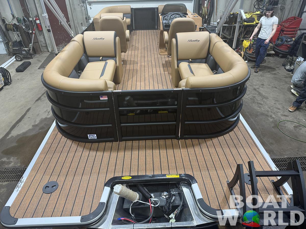 2026 Bentley Legacy 220 Navigator Quad Lounge Pontoon $36995