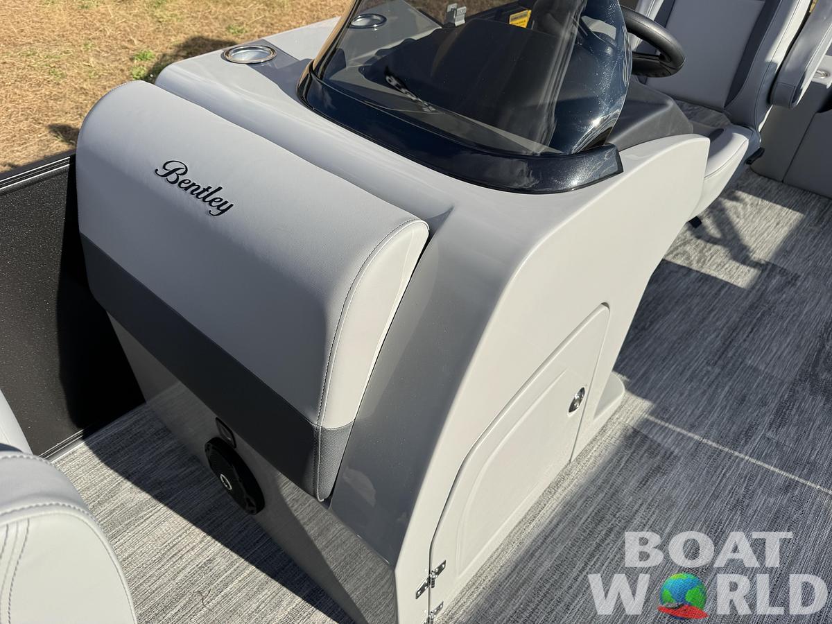 2026 Bentley Pontoons Forward Fish 220 Swingback