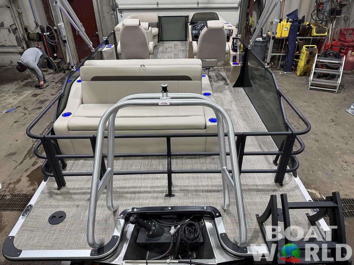 2026 Bentley Pontoons Legacy 220 Swingback