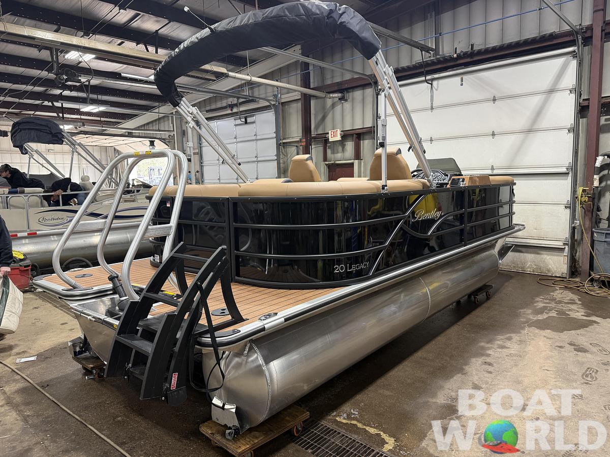 2026 Bentley Pontoons Legacy 200 Navigator Quad Lounge $39995