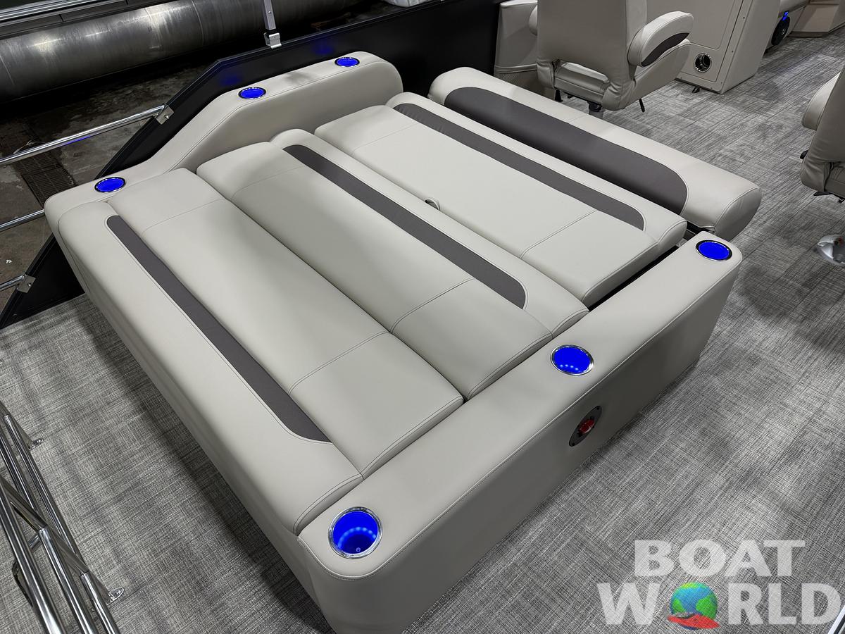 2026 Bentley Pontoons Legacy 220 Swingback 