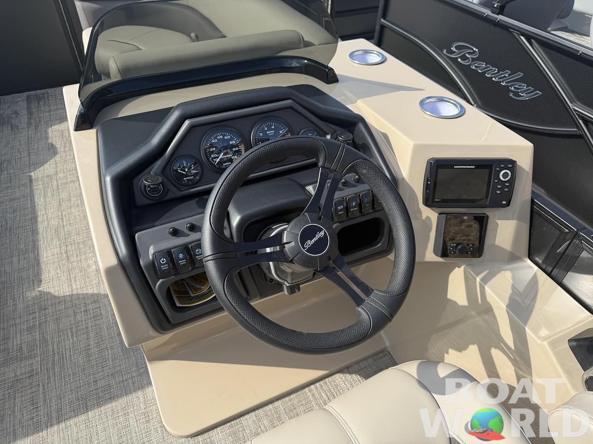 2026 Bentley Pontoons Legacy 220 Swingback & Honda 4-Stroke EFI