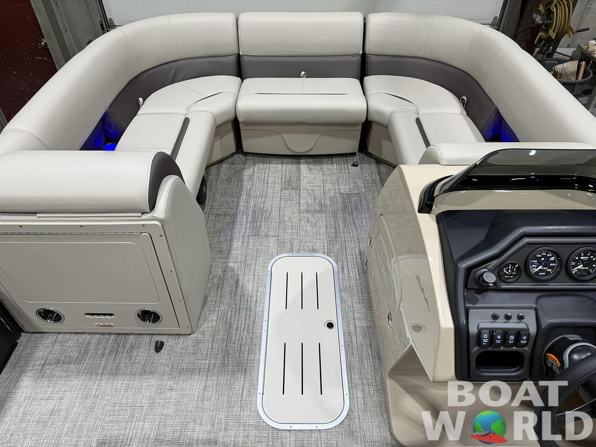 2026 Bentley Pontoons Legacy 223 Navigator Quad Lounge Tritoon