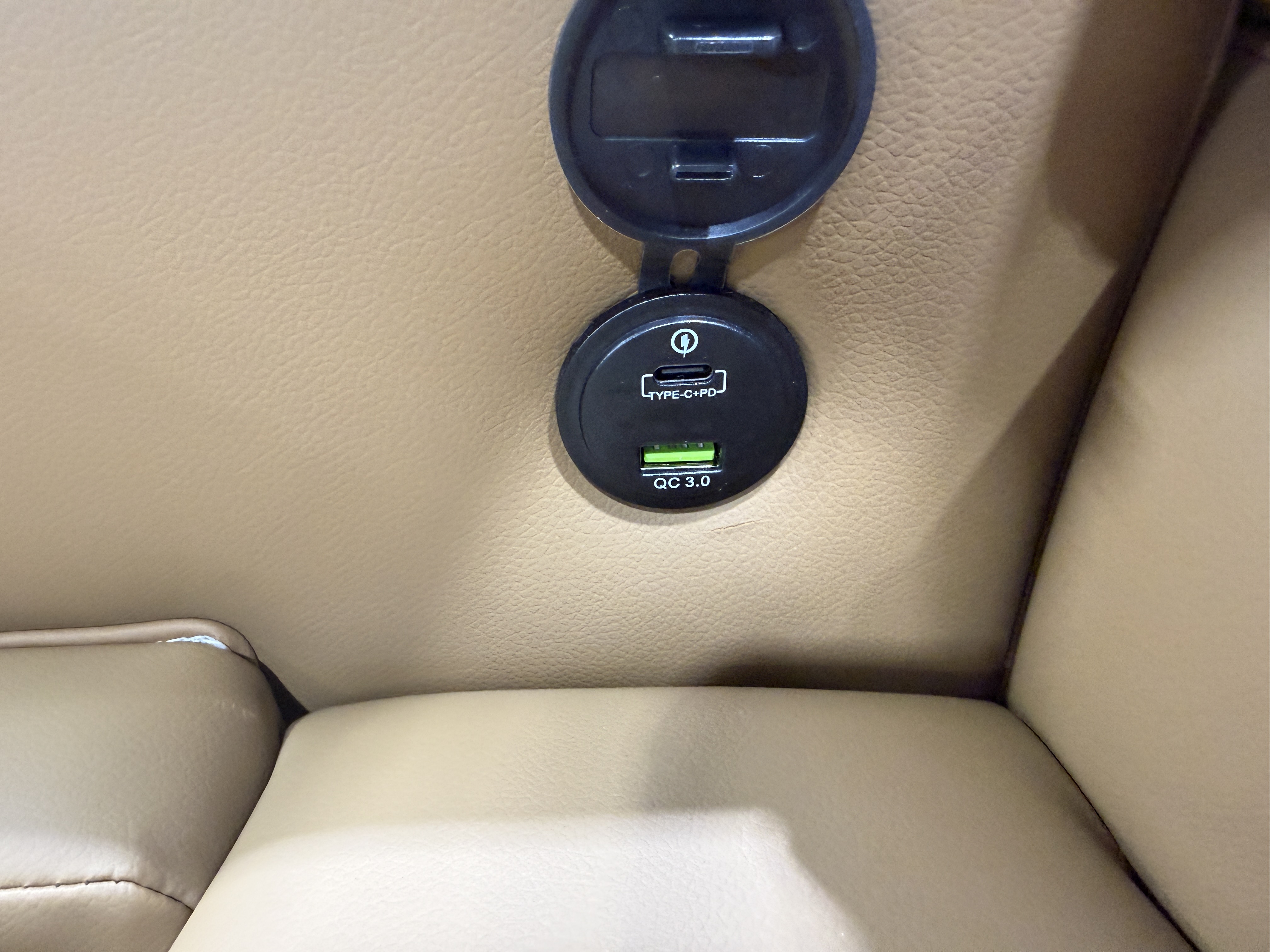 2027 Tahoe Sport VRB SE 2385 Swingback & 4-Stroke $35995