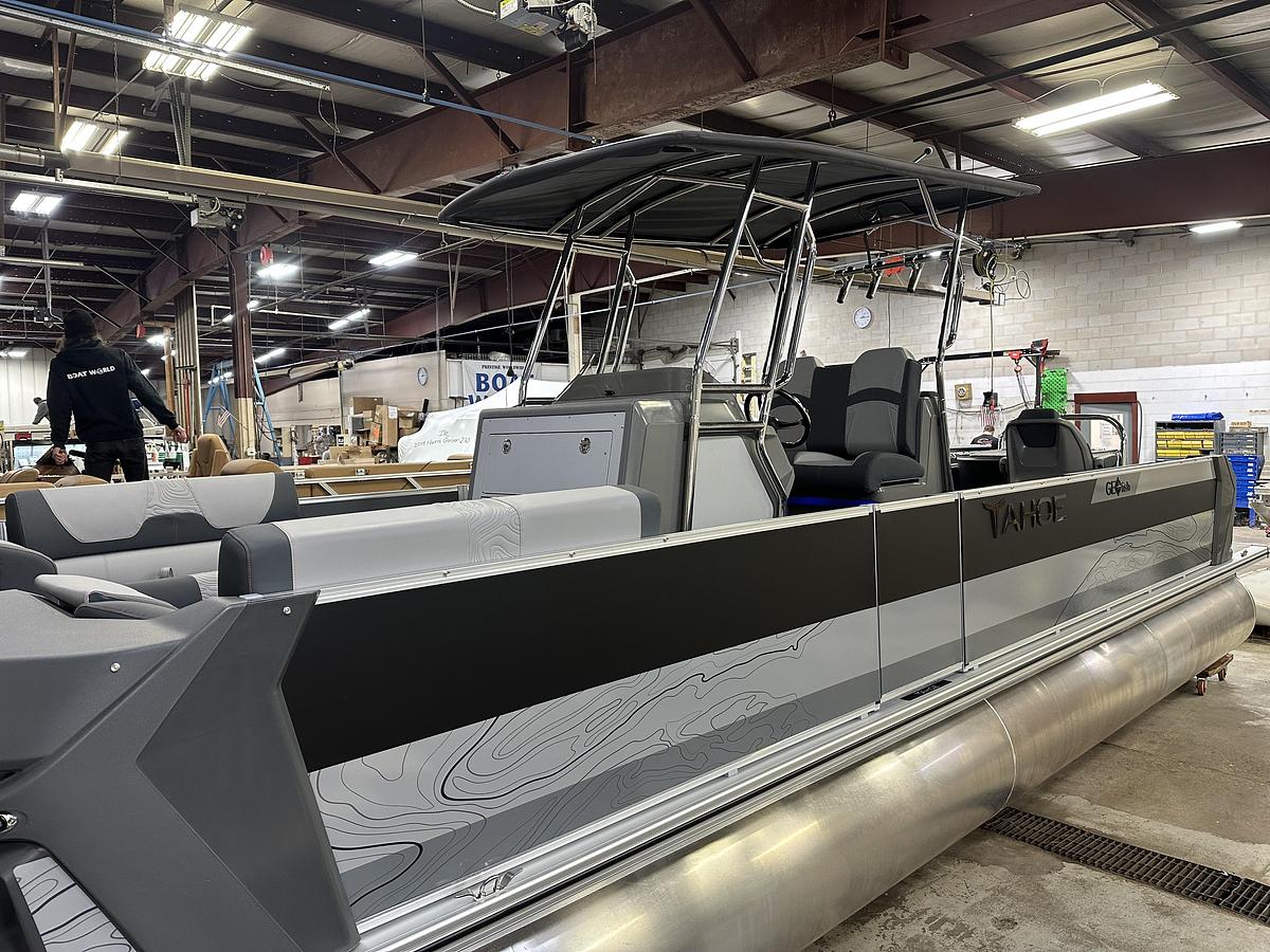 2025 Tahoe Pontoons GEOfish CRF 2585 Tritoon & 225HP Outboard