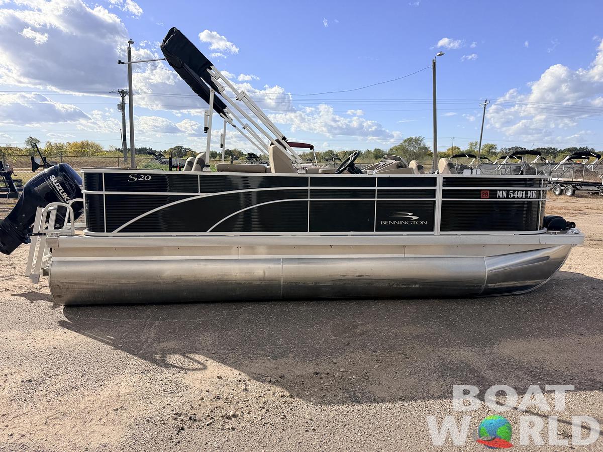 Used 2023 Bennington S20 F & 70HP Suzuki 4Stroke -$27,995