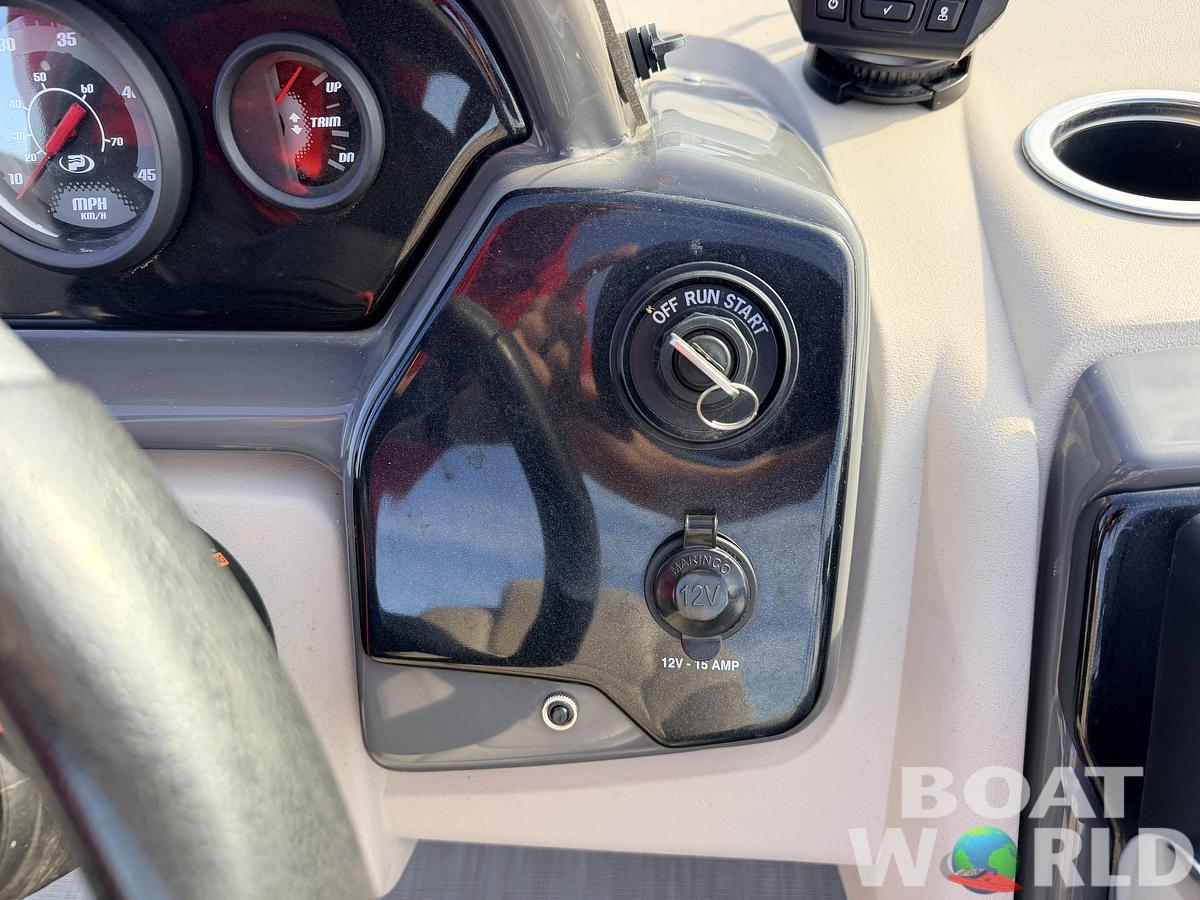 Used 2020 Princecraft Vectra 21 Rear Lounge Dinette Pontoon & 60HP Mercury 4Stroke -$24,995