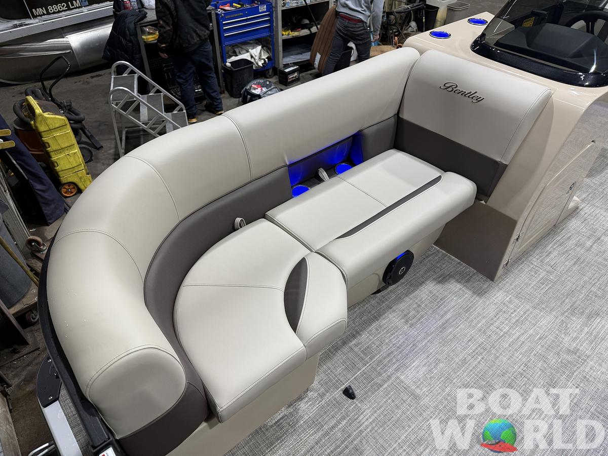 2026 Bentley Pontoons Legacy 220 Swingback