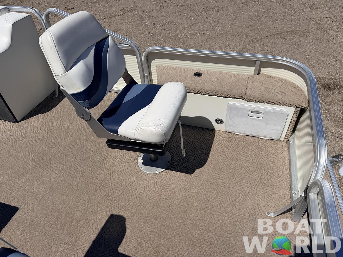 Used 2001 Lowe SunCruiser Trinidad 204 & 50HP Mercury 4Stroke -$11,995