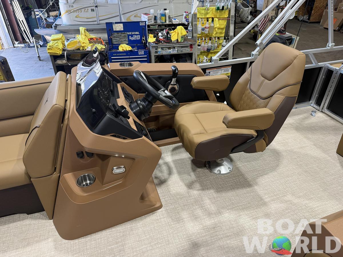 2027 Tahoe Sport VRB Premium 2385 Swingback & 4-Stroke $37995