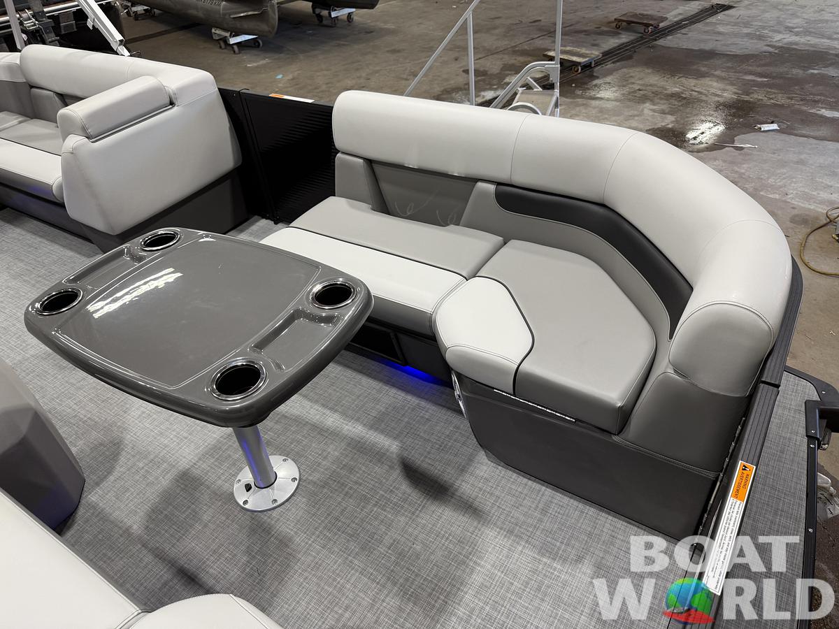 2026 Princecraft Vectra 21 RL Swingback Lounge $31995