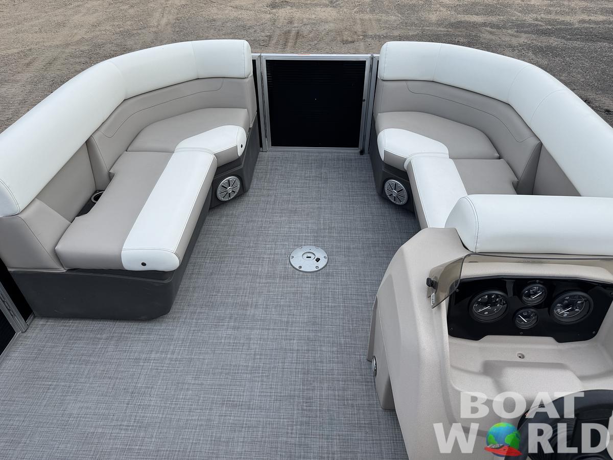 Used 2024 Princecraft Vectra 21 RL Dinette Swingback Pontoon