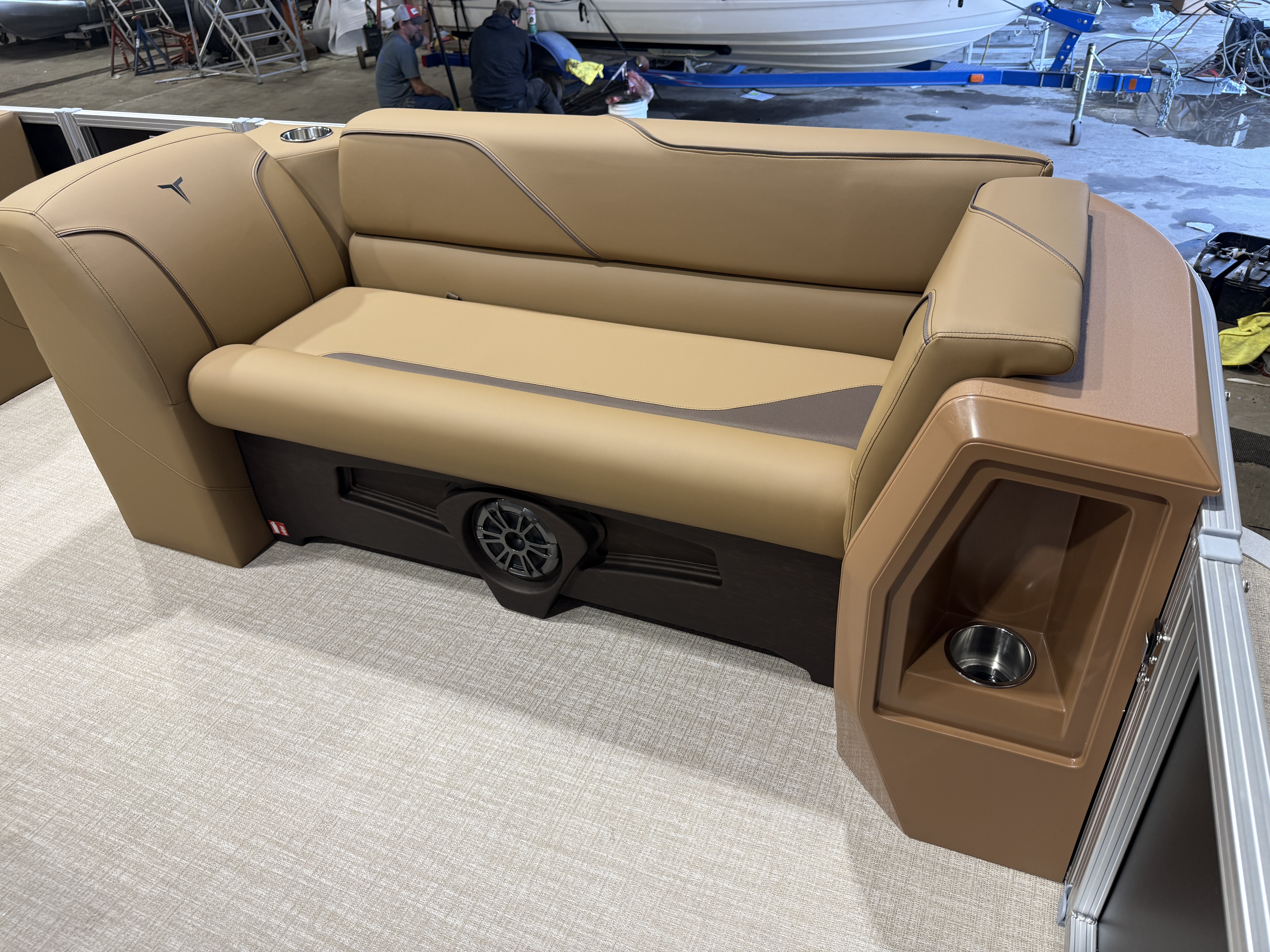 2027 Tahoe Sport VRB SE 2385 Swingback & 4-Stroke $35995