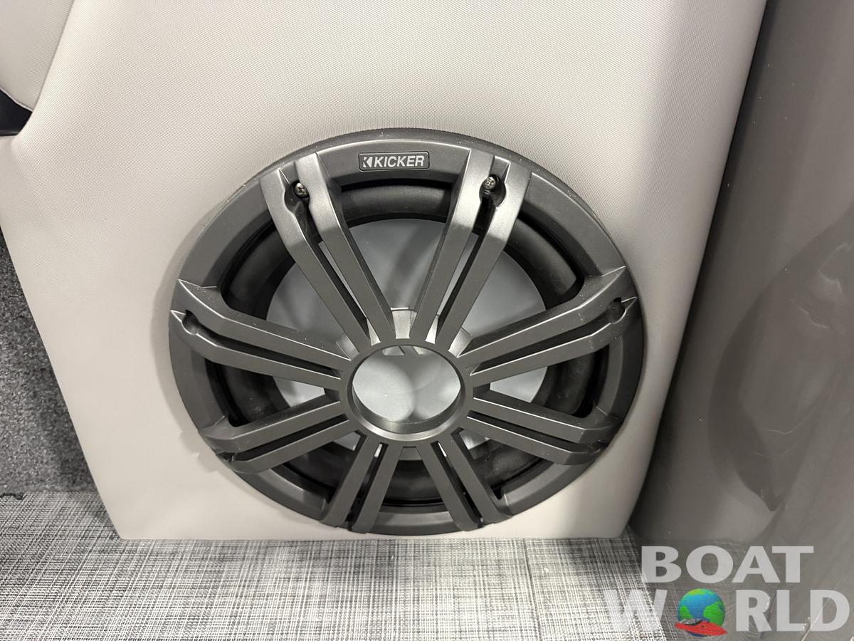 2024 Princecraft Ventura 224 Deckboat 