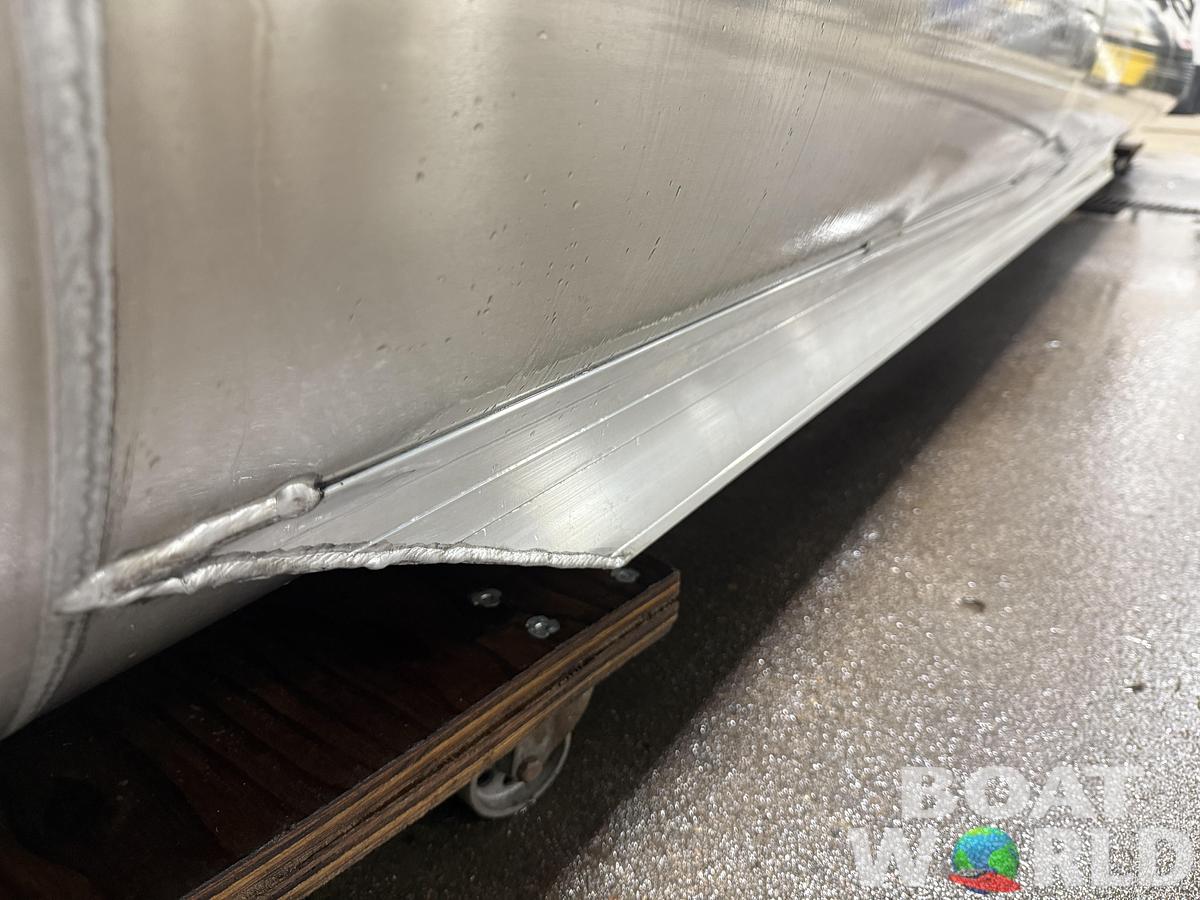 2026 Princecraft Vectra 23 RL Lounge Swingback Tritoon 