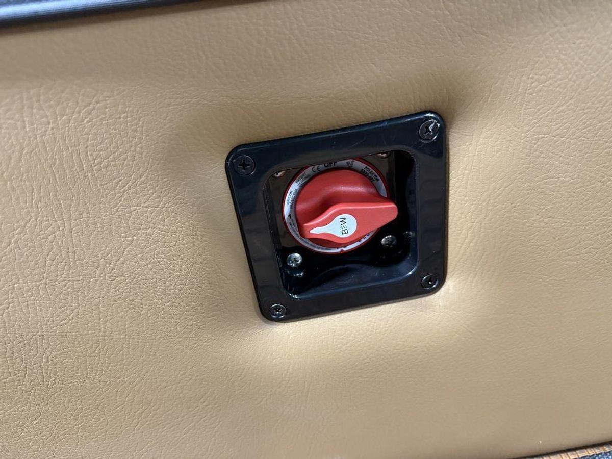 2025 Bentley Pontoons Elite 223 Swingback Tritoon & Honda 4-Stroke EFI